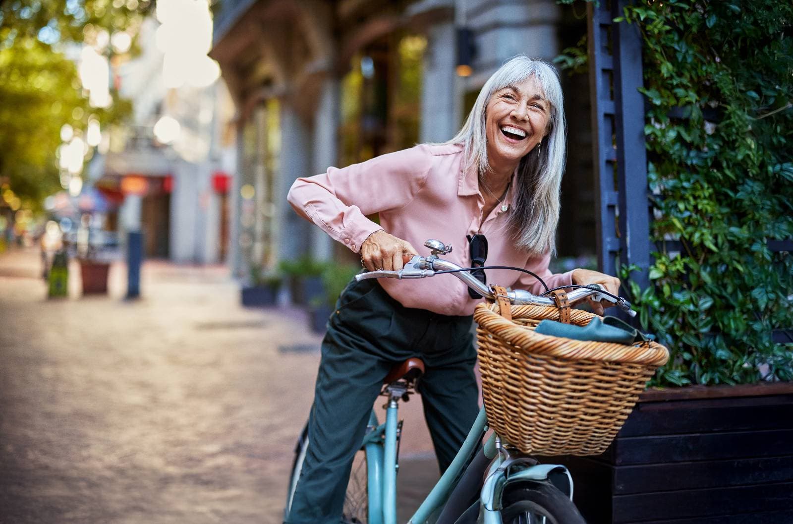 Enfourcher son vélo est le meilleur des gestes pour prendre soin de sa santé physique et mentale.